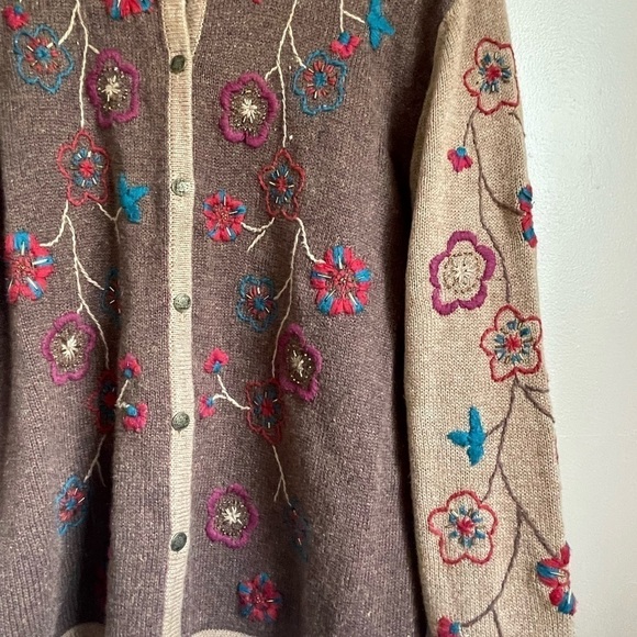 Christopher & Banks embroidered cardigan women’s size medium - Picture 5 of 7